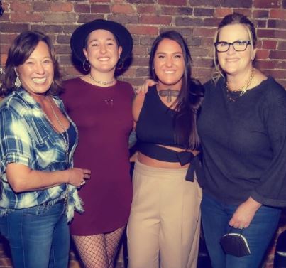 Taylor Mayne Pearl Brooks sisters August Anna and Allie Colleen with moms, Sandy Mahl and Trisha Yearwood